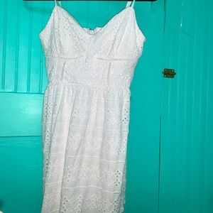 Super cute white dress! Only worn a few times!